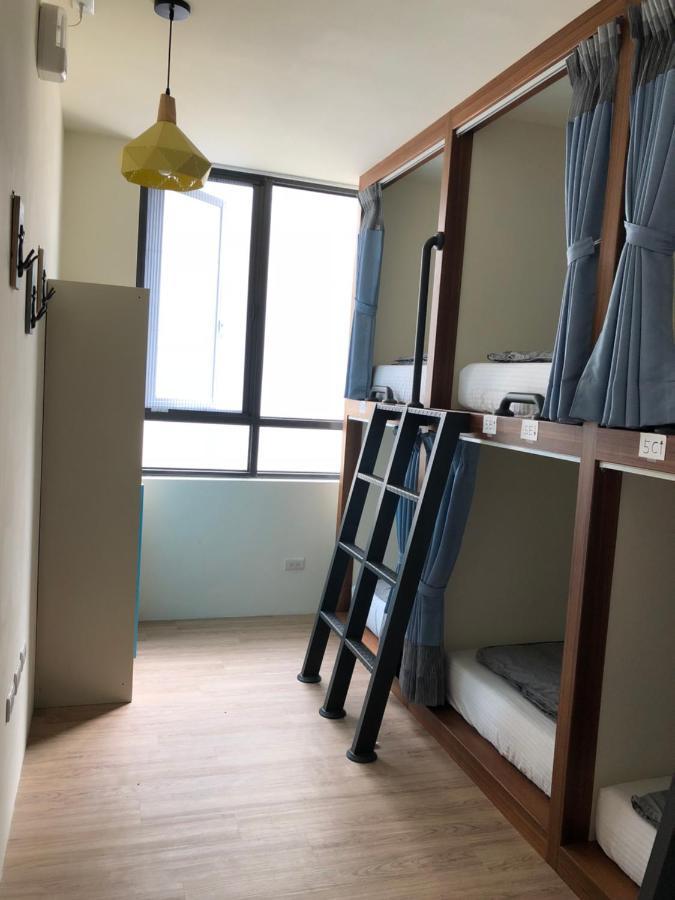 Knock Knock Hostel Гаосюн Екстер'єр фото