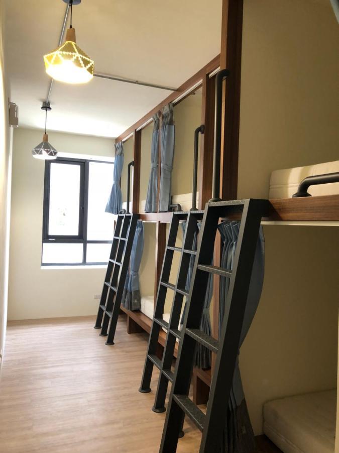 Knock Knock Hostel Гаосюн Екстер'єр фото