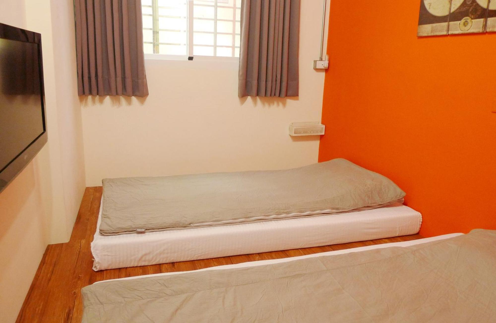 Knock Knock Hostel Гаосюн Екстер'єр фото