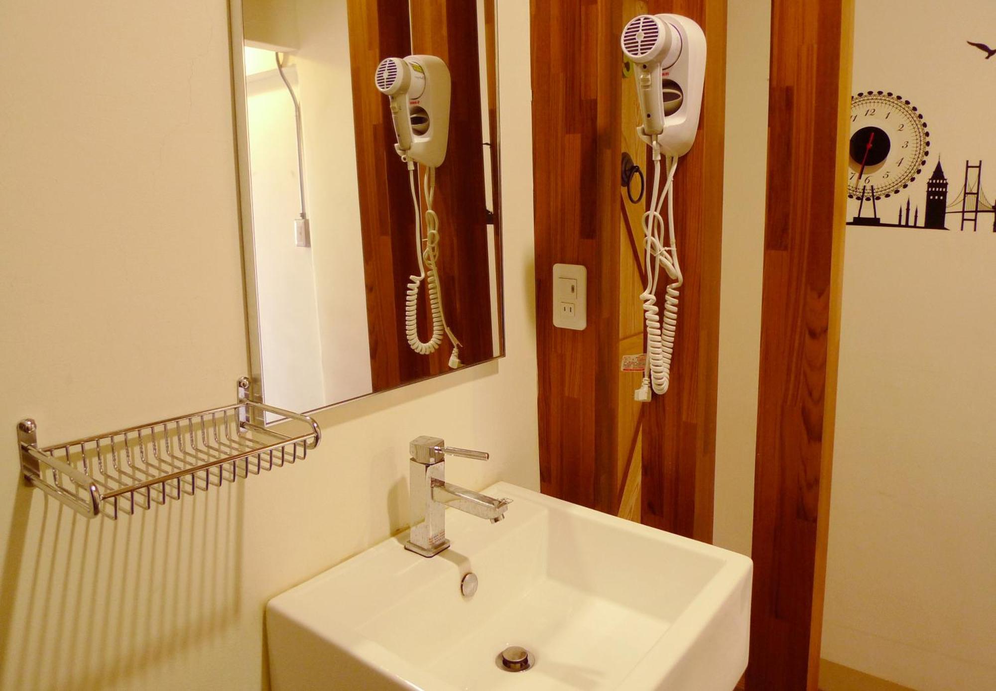 Knock Knock Hostel Гаосюн Екстер'єр фото
