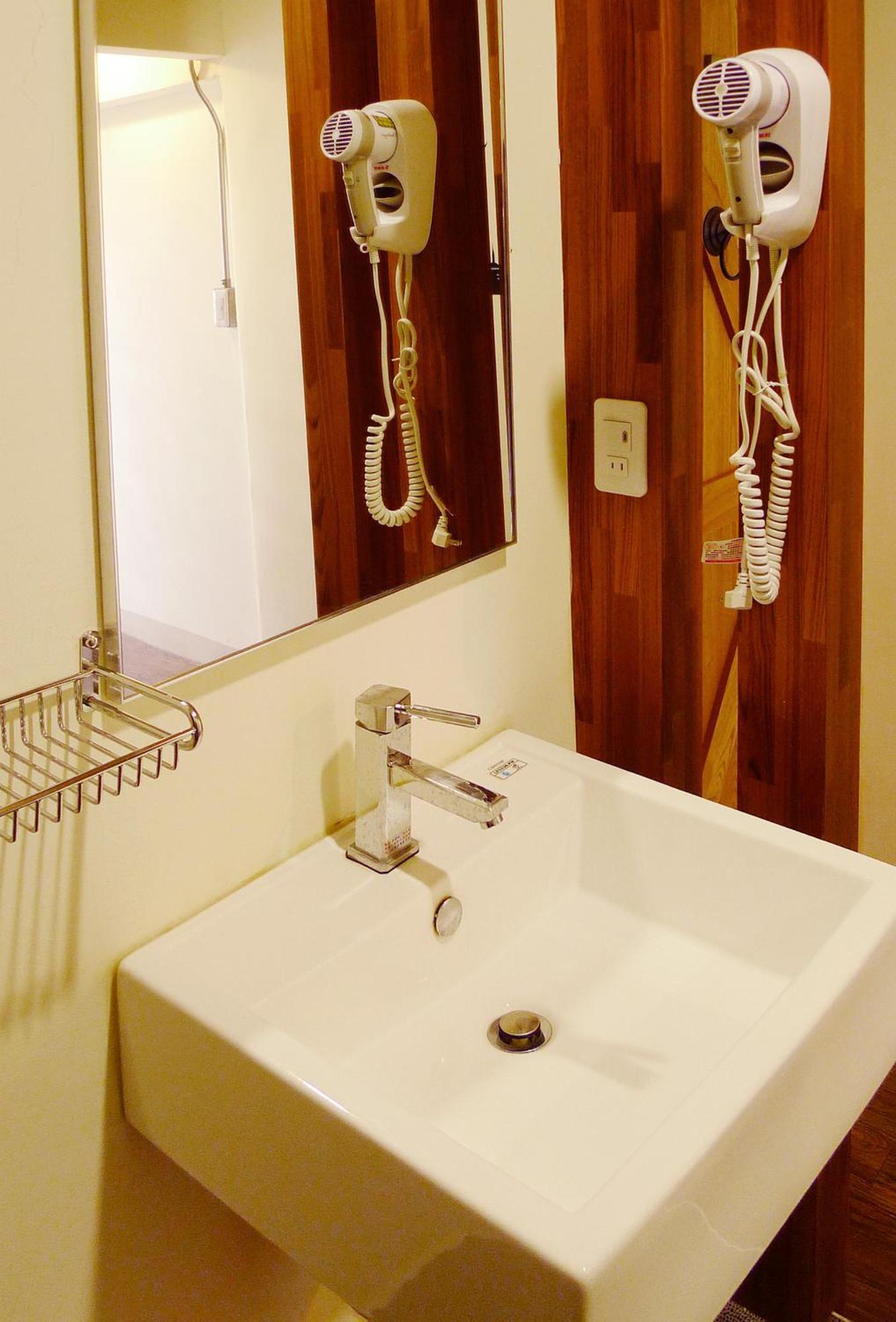 Knock Knock Hostel Гаосюн Екстер'єр фото