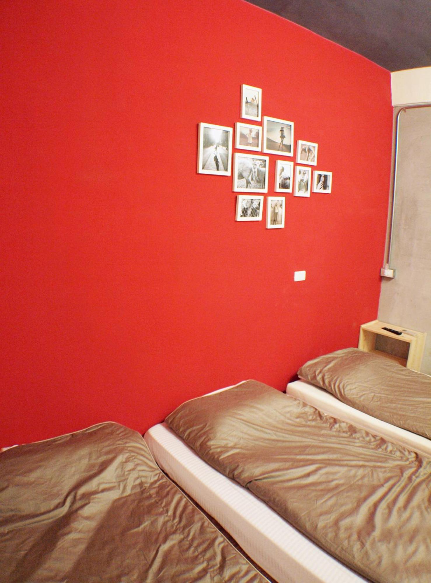 Knock Knock Hostel Гаосюн Екстер'єр фото