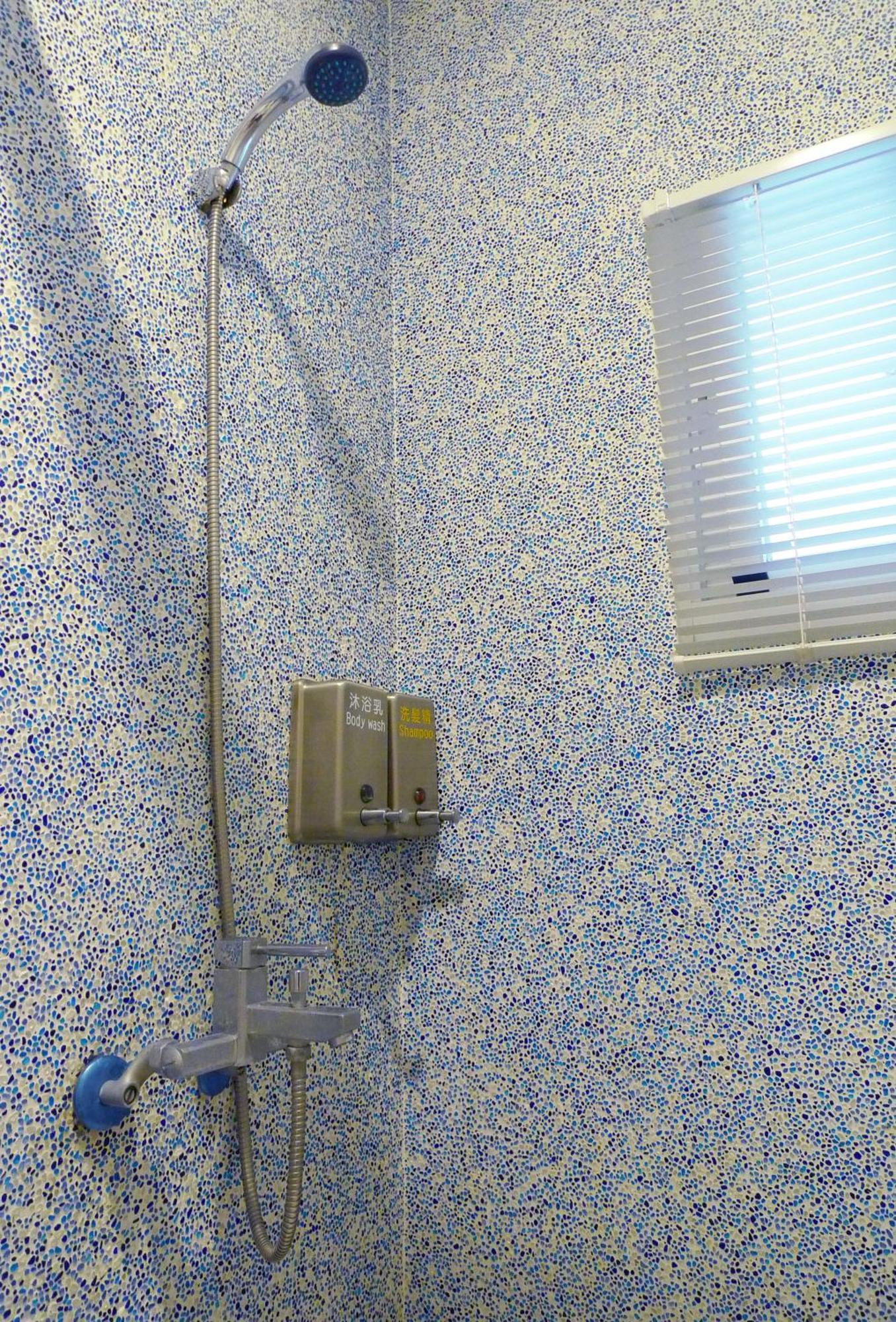 Knock Knock Hostel Гаосюн Екстер'єр фото
