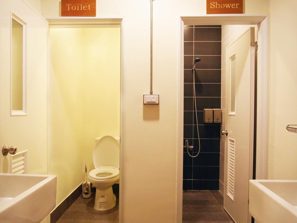 Knock Knock Hostel Гаосюн Екстер'єр фото