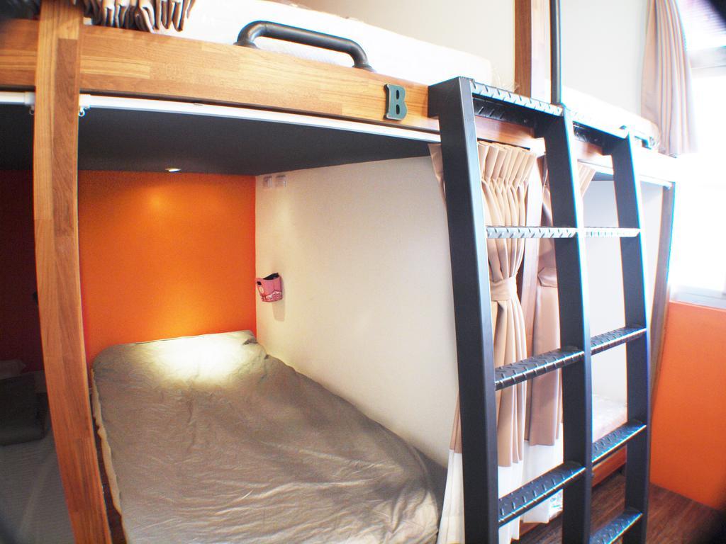Knock Knock Hostel Гаосюн Екстер'єр фото