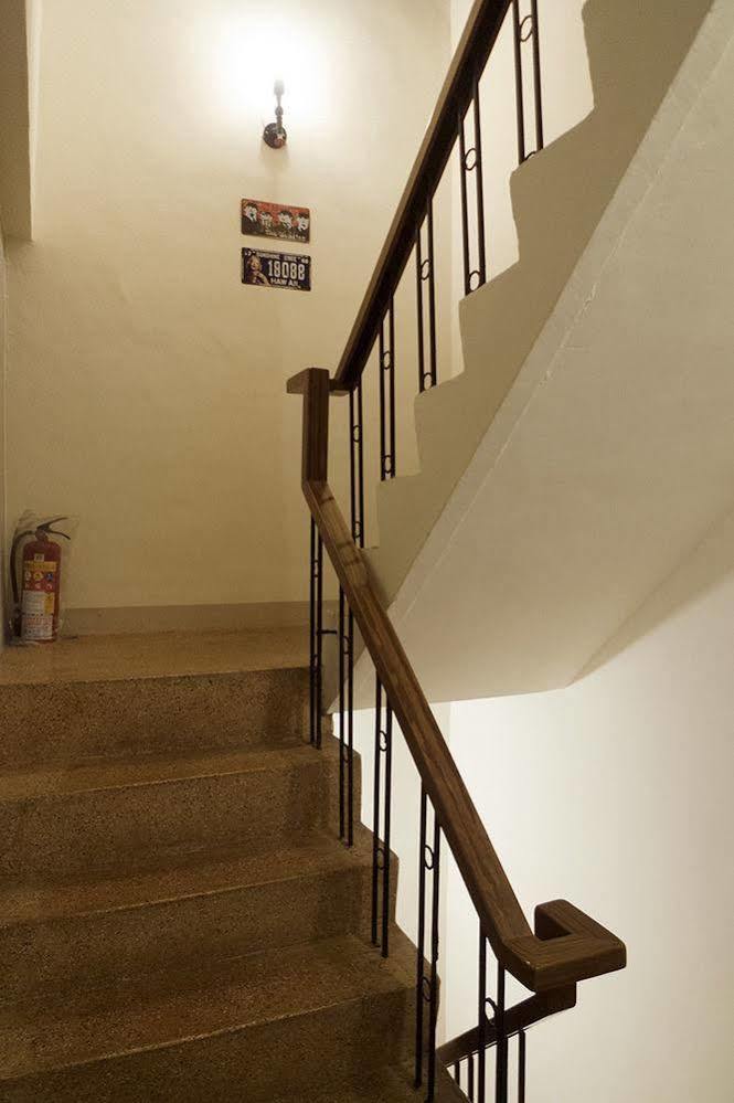 Knock Knock Hostel Гаосюн Екстер'єр фото