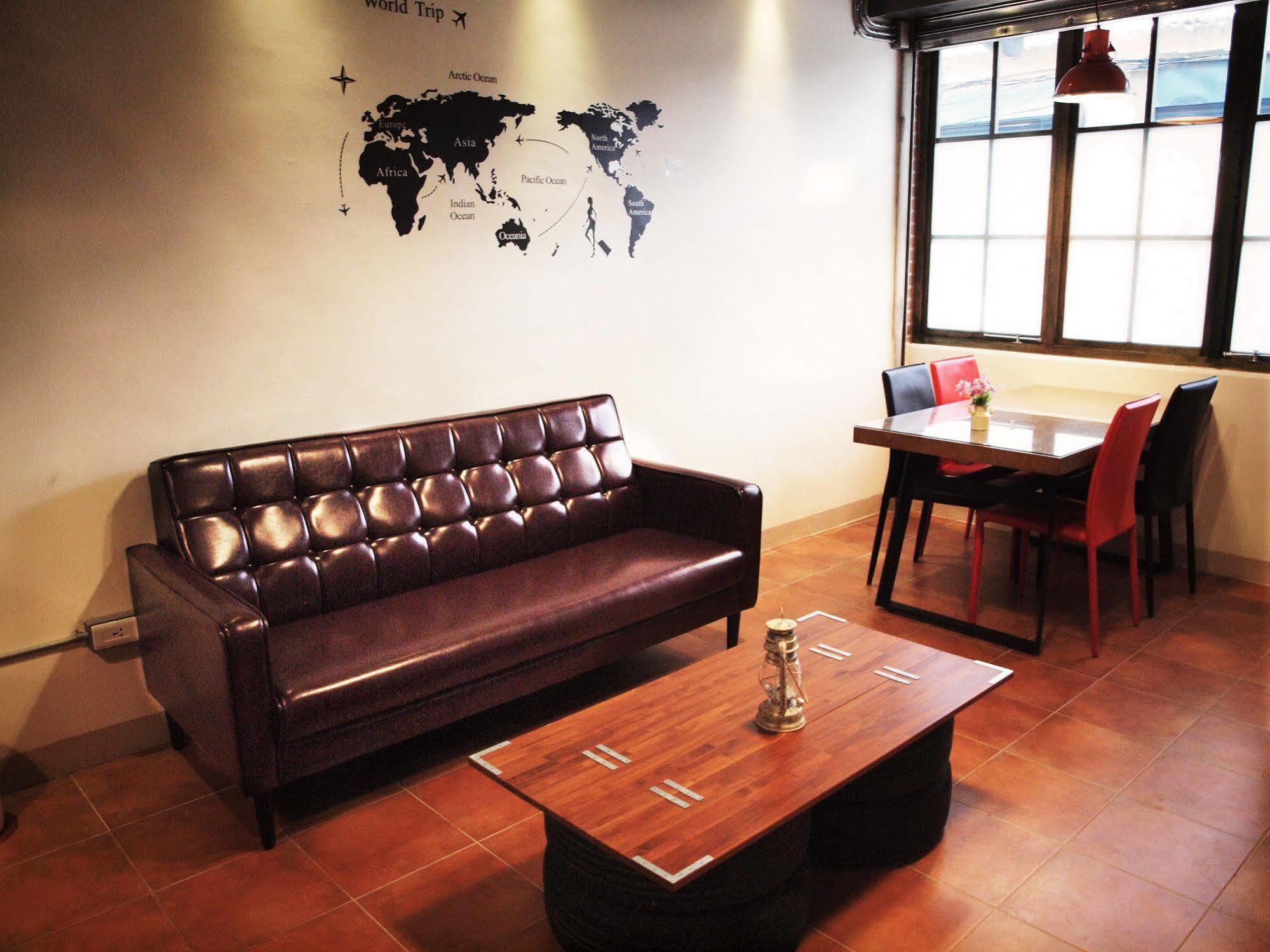 Knock Knock Hostel Гаосюн Екстер'єр фото
