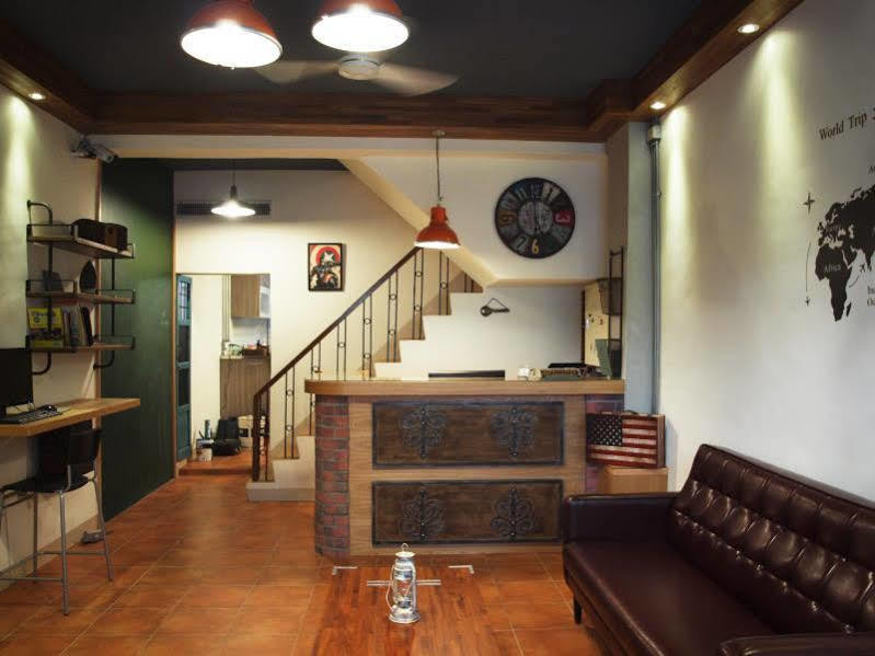 Knock Knock Hostel Гаосюн Екстер'єр фото