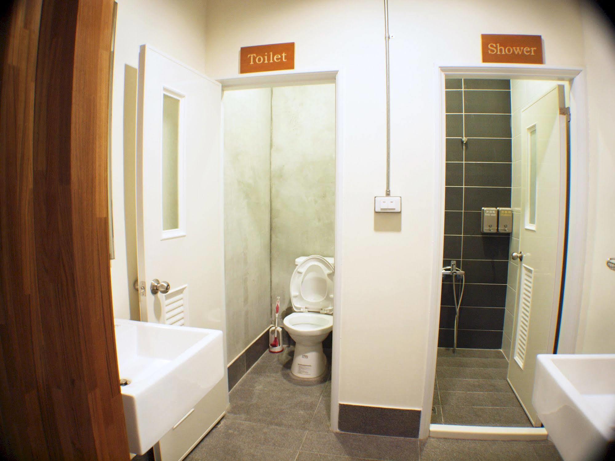 Knock Knock Hostel Гаосюн Екстер'єр фото