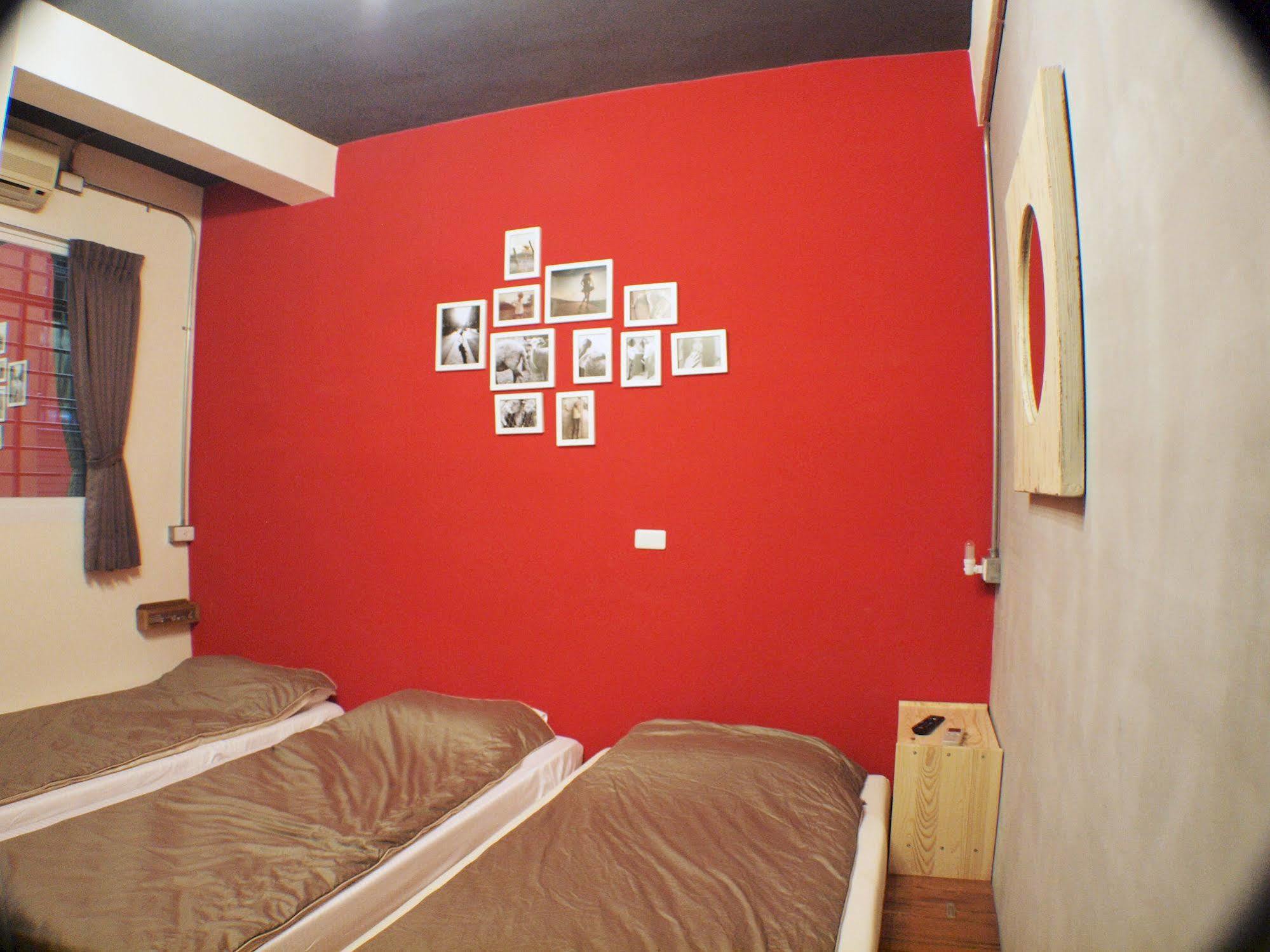 Knock Knock Hostel Гаосюн Екстер'єр фото
