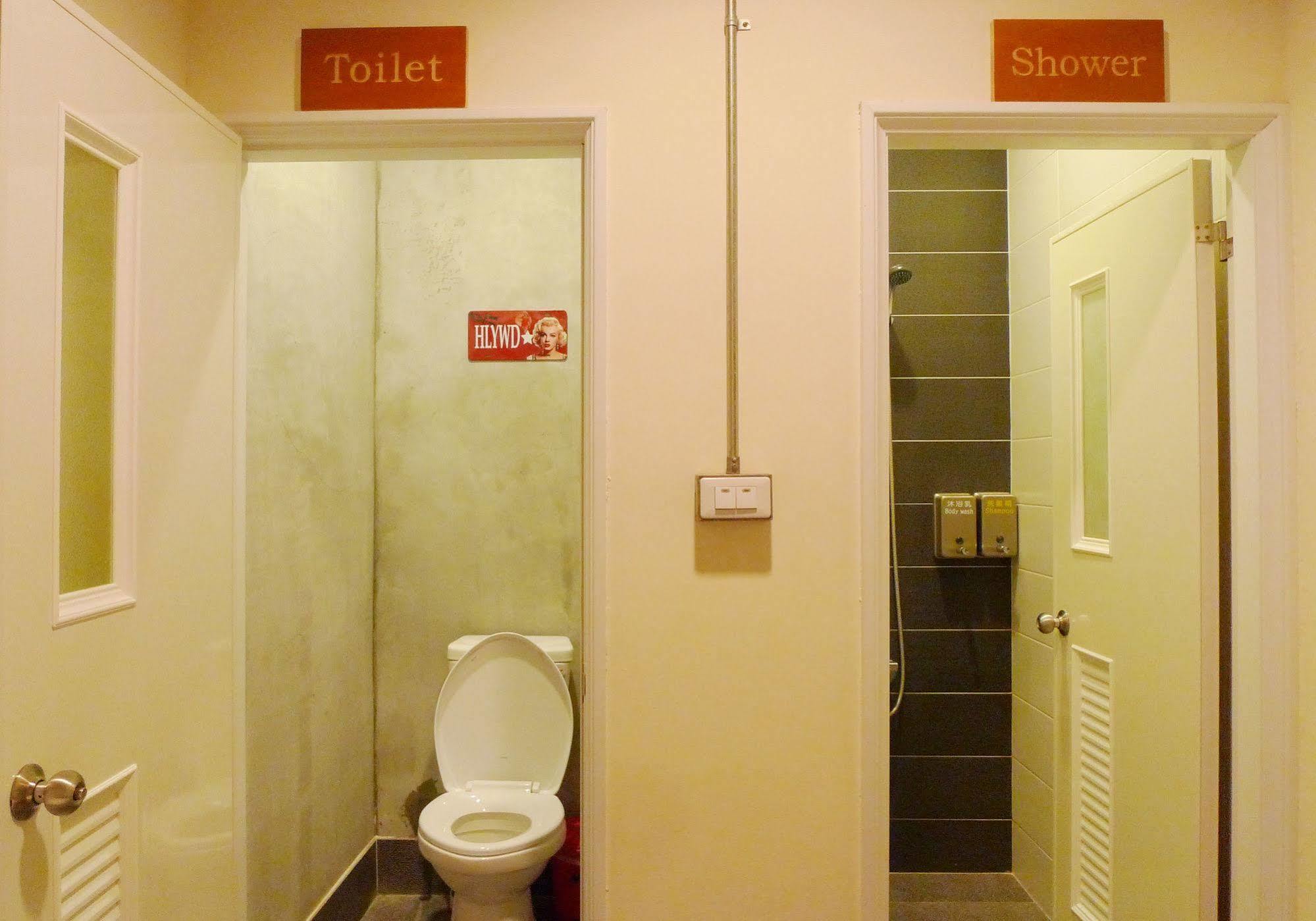 Knock Knock Hostel Гаосюн Екстер'єр фото
