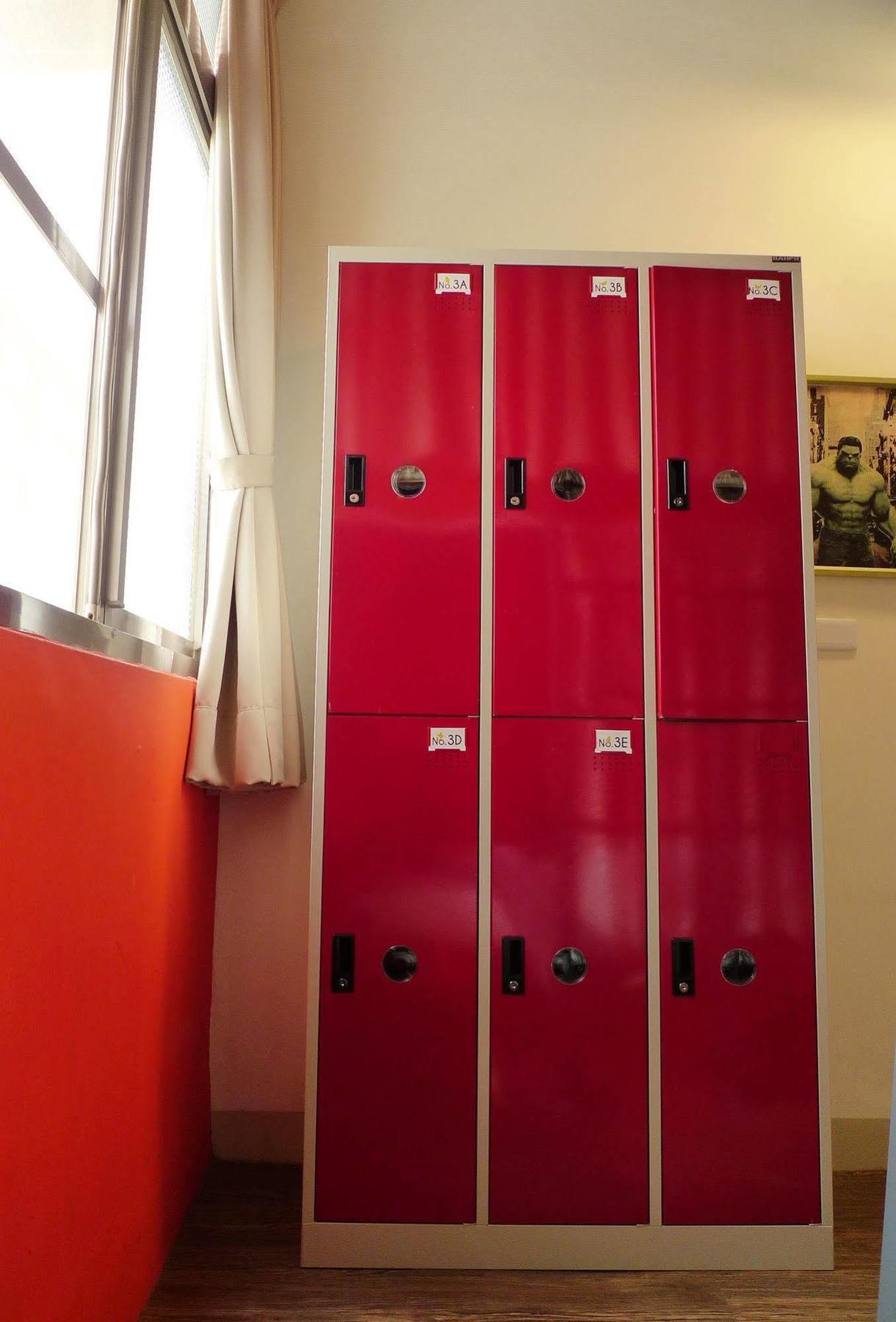 Knock Knock Hostel Гаосюн Екстер'єр фото