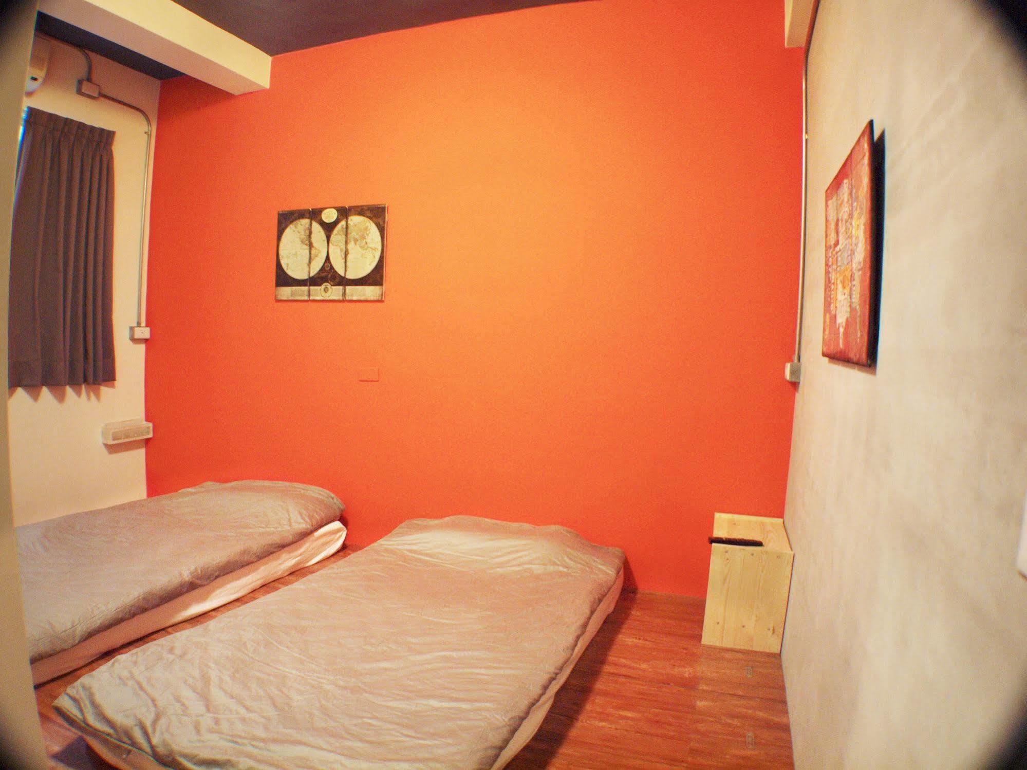 Knock Knock Hostel Гаосюн Екстер'єр фото