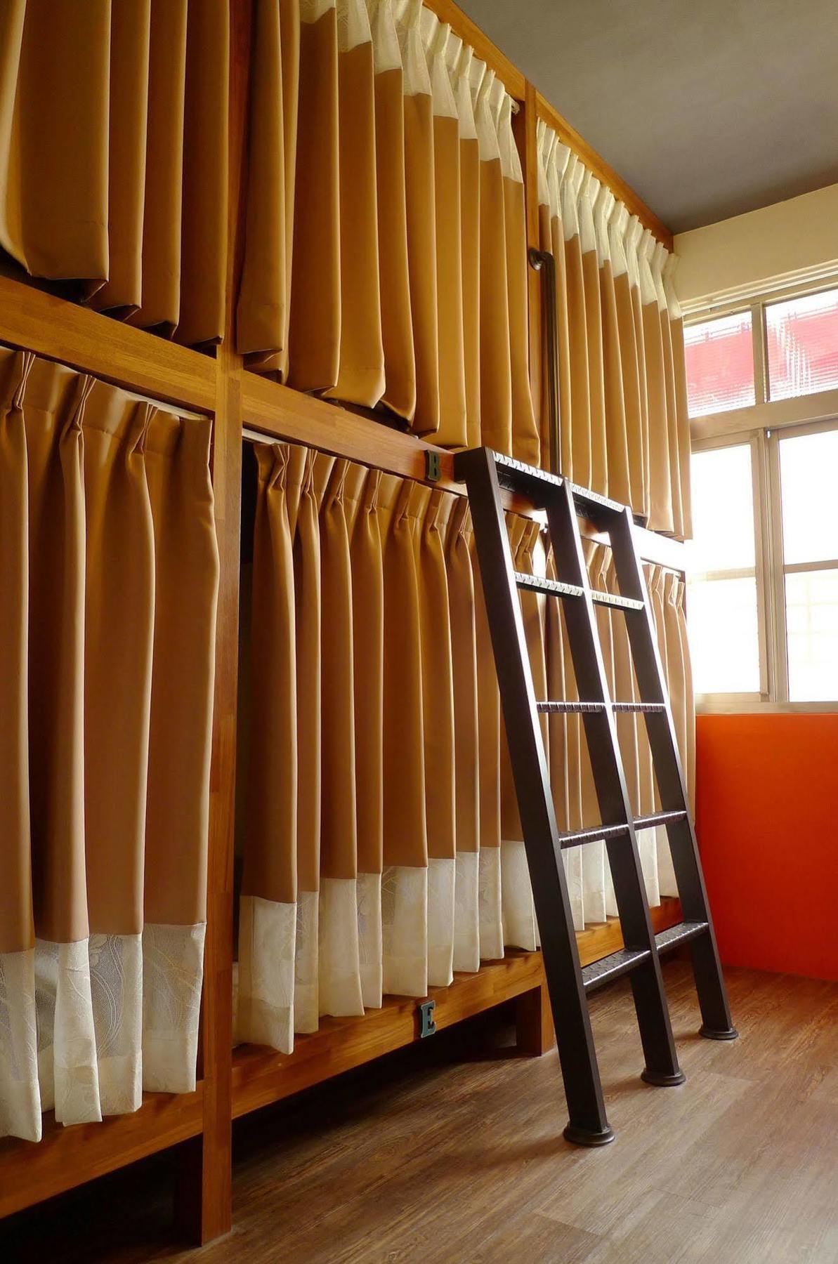 Knock Knock Hostel Гаосюн Екстер'єр фото